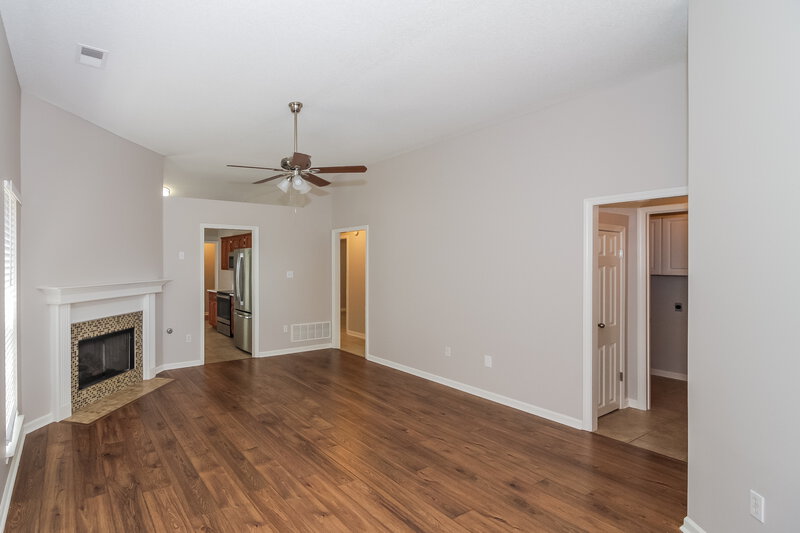 1,890/Mo, 824 W E Ross Pkwy Southaven, MS 38671 Living Room View 2
