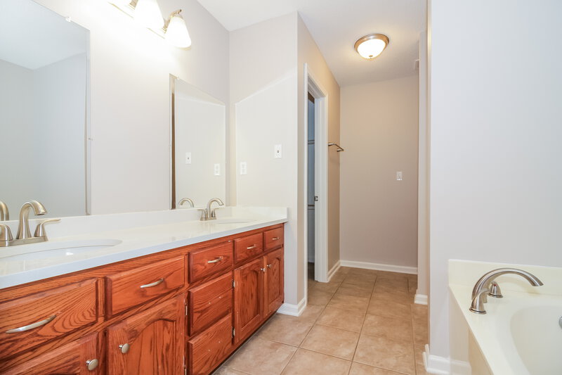 1,890/Mo, 824 W E Ross Pkwy Southaven, MS 38671 Main Bathroom View