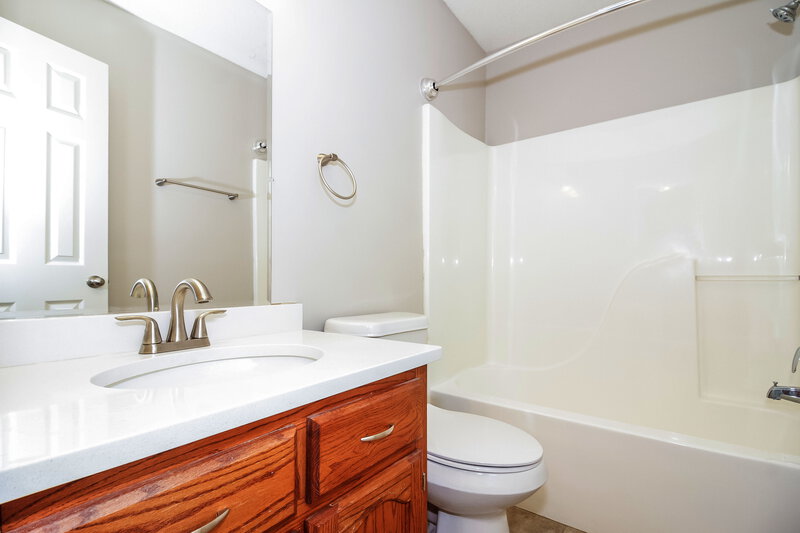 1,890/Mo, 824 W E Ross Pkwy Southaven, MS 38671 Bathroom View