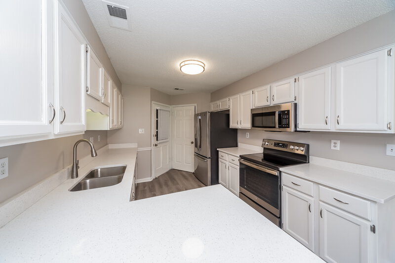 1,870/Mo, 4015 Moonstone Cove Memphis, TN 38125 Kitchen View 2