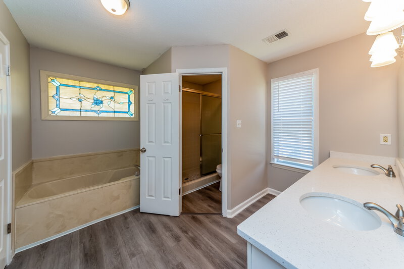 1,870/Mo, 4015 Moonstone Cove Memphis, TN 38125 Main Bathroom View