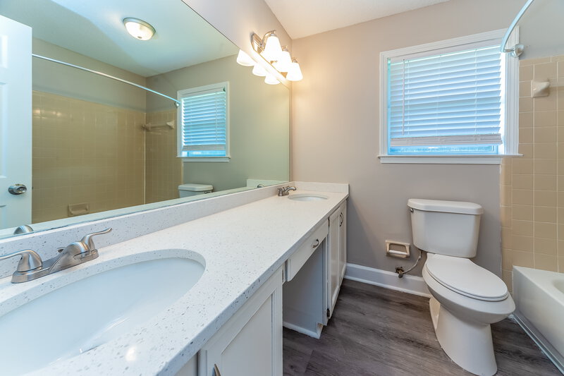 1,870/Mo, 4015 Moonstone Cove Memphis, TN 38125 Bathroom View