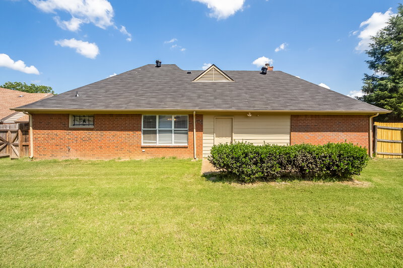 1,870/Mo, 4015 Moonstone Cove Memphis, TN 38125 Rear View