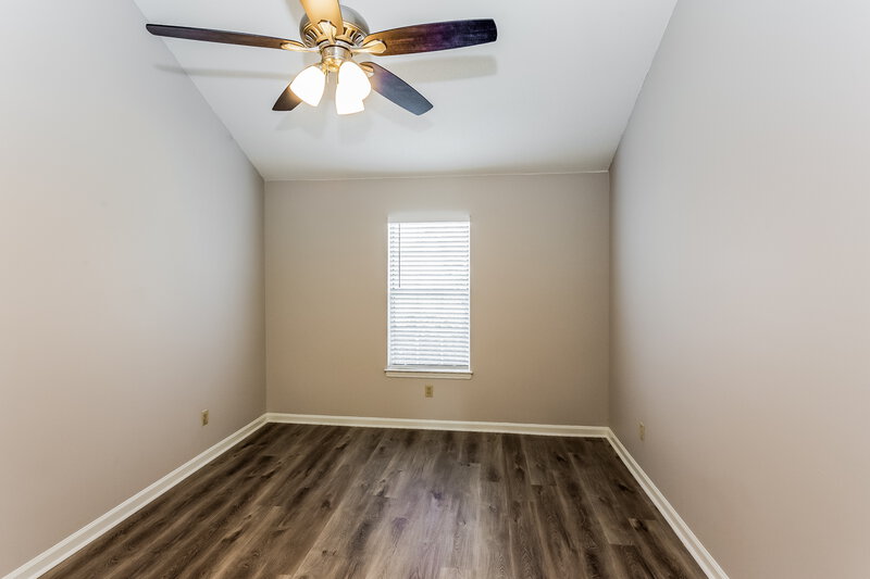 1,570/Mo, 7043 Hampton Dr Horn Lake, MS 38637 Main Bedroom View