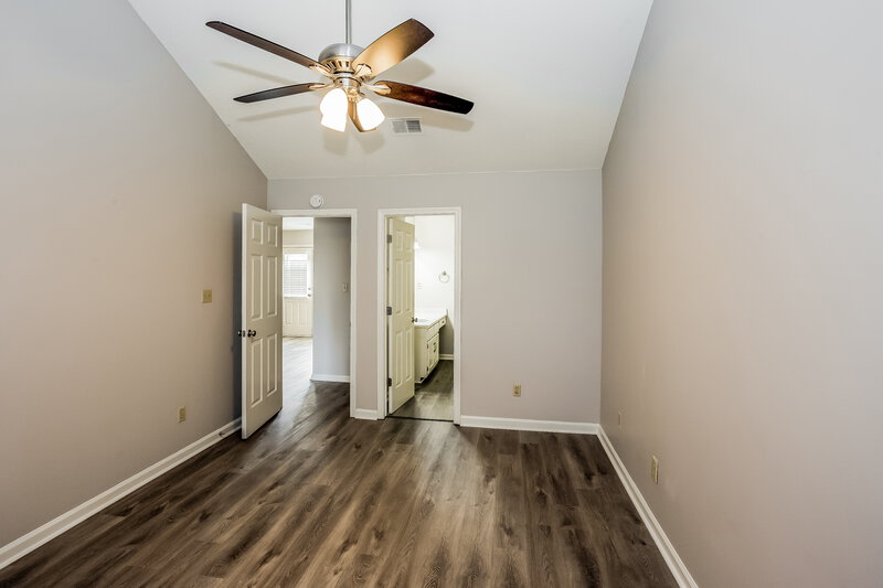 1,570/Mo, 7043 Hampton Dr Horn Lake, MS 38637 Main Bedroom View 3