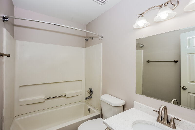 1,570/Mo, 7043 Hampton Dr Horn Lake, MS 38637 Bathroom View