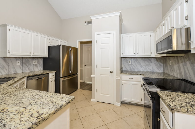 1,990/Mo, 6926 Dovefield Ln Bartlett, TN 38135 Kitchen View 2