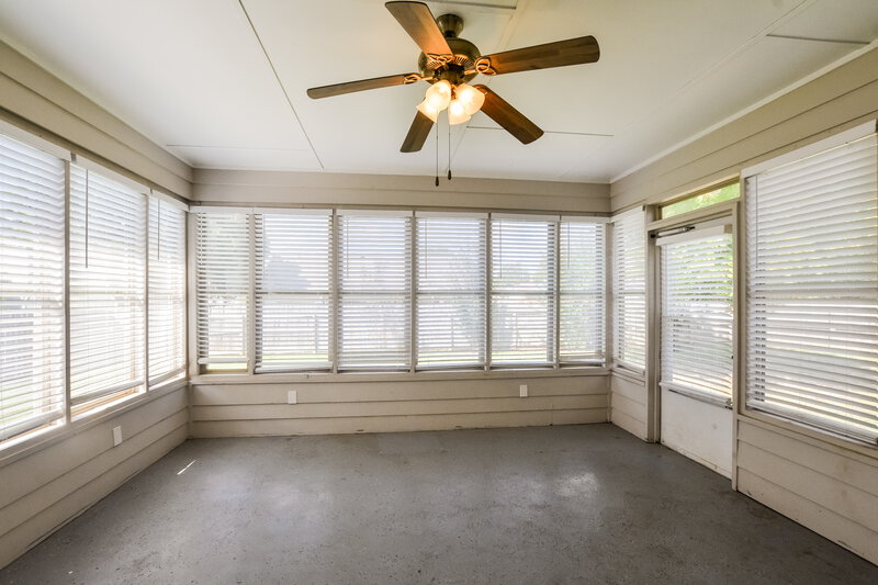 1,990/Mo, 6926 Dovefield Ln Bartlett, TN 38135 Sun Room View