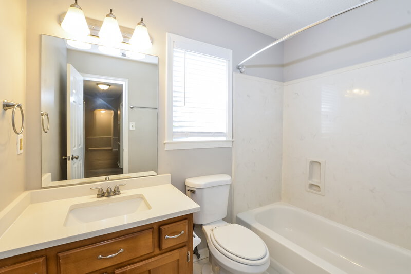 1,990/Mo, 6926 Dovefield Ln Bartlett, TN 38135 Bathroom View