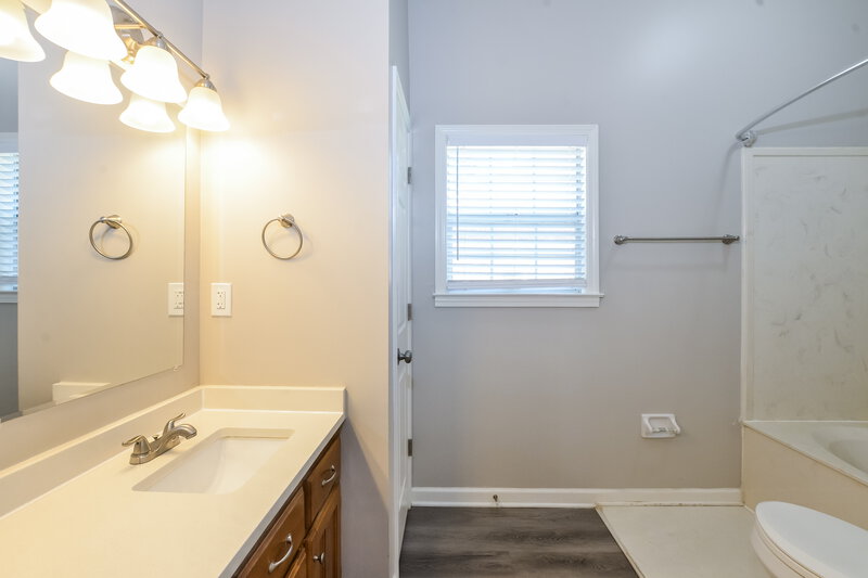 1,990/Mo, 6926 Dovefield Ln Bartlett, TN 38135 Bathroom View 2