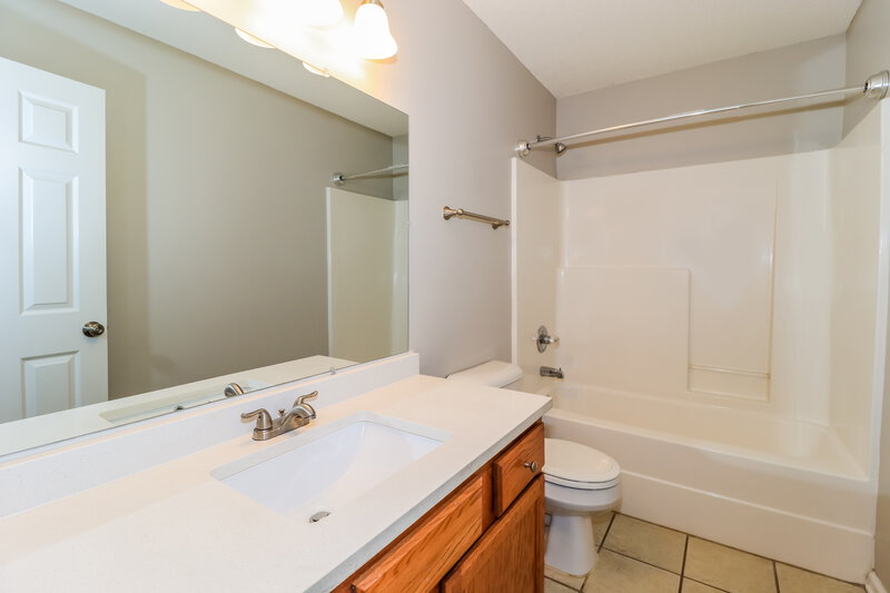 2,165/Mo, 5201 Melanie Creek Cove Arlington, TN 38002 Main Bathroom View
