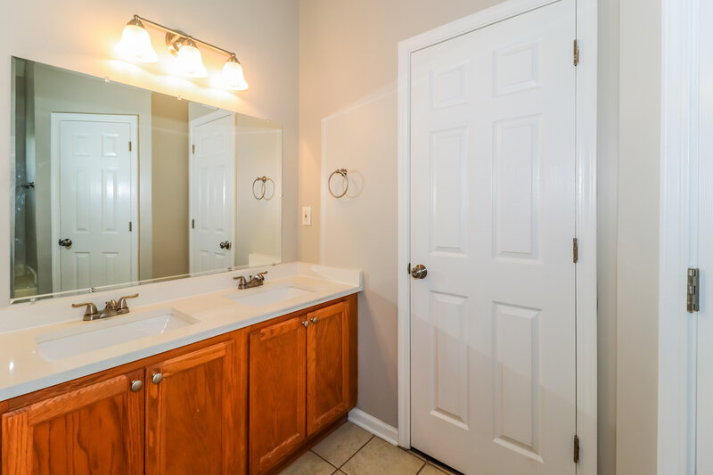 2,165/Mo, 5201 Melanie Creek Cove Arlington, TN 38002 Bathroom View