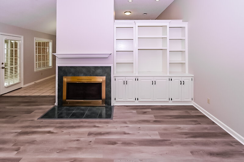 2,200/Mo, 147 N Parkway St Hernando, MS 38632 Living Room View 2