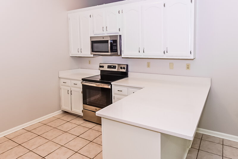 2,200/Mo, 147 N Parkway St Hernando, MS 38632 Kitchen View 3