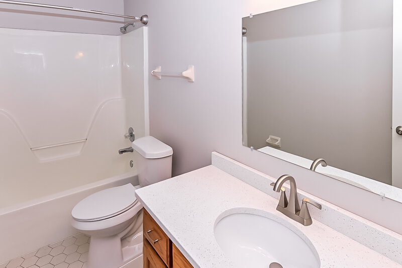 2,200/Mo, 147 N Parkway St Hernando, MS 38632 Bathroom View