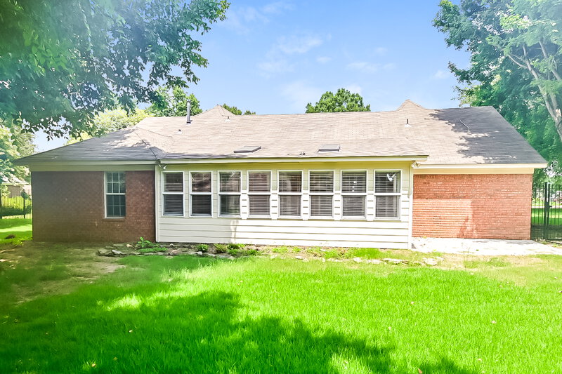 2,200/Mo, 147 N Parkway St Hernando, MS 38632 Rear View