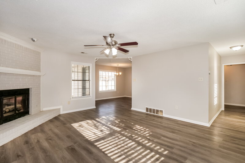 1,550/Mo, 2106 Charles Bryan Rd Memphis, TN 38133 Living Room View 2