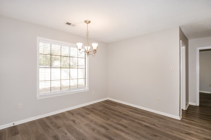 1,550/Mo, 2106 Charles Bryan Rd Memphis, TN 38133 Dining Room View