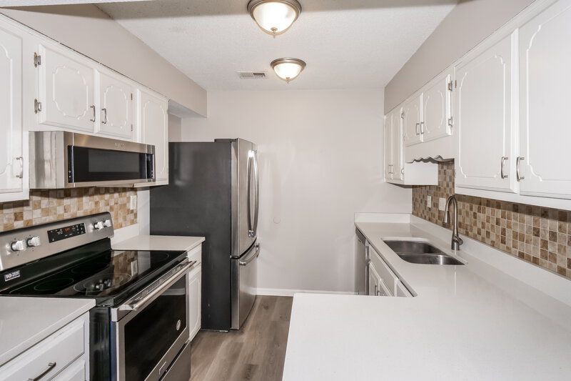 1,550/Mo, 2106 Charles Bryan Rd Memphis, TN 38133 Kitchen View