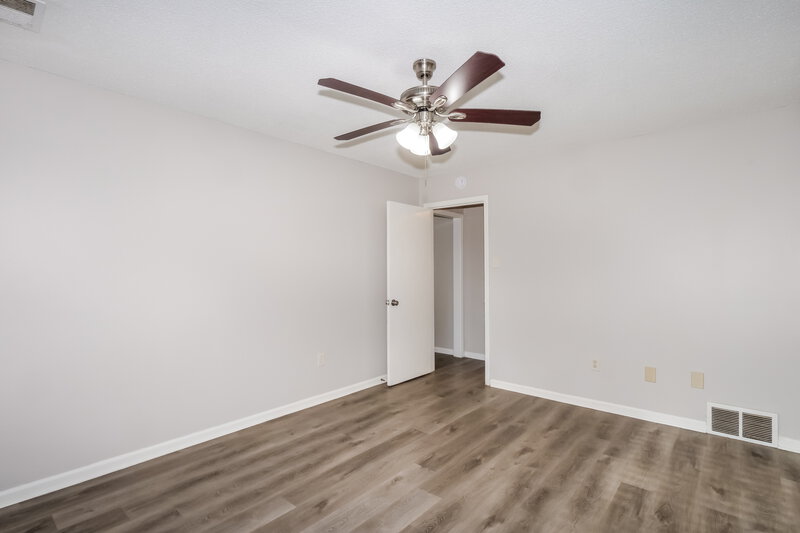 1,550/Mo, 2106 Charles Bryan Rd Memphis, TN 38133 Main Bedroom View 2