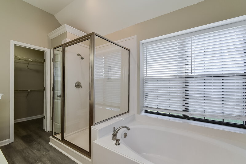 3,110/Mo, 3320 Summerdale Drive Bartlett, TN 38133 Main Bathroom View