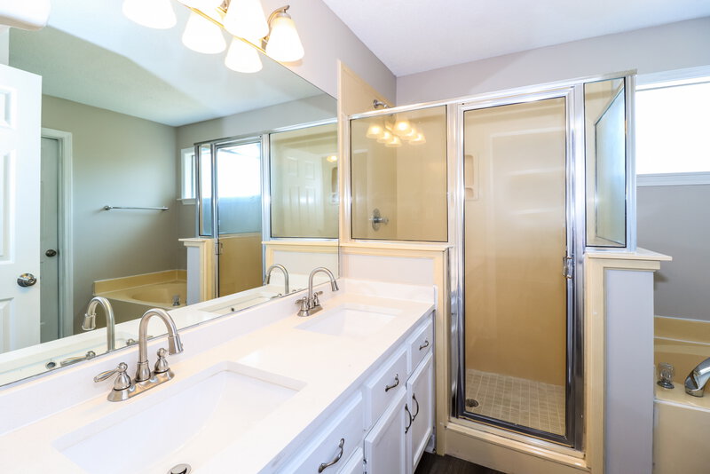 1,775/Mo, 1123 Dove Hollow Cir W Memphis, TN 38018 Main Bathroom View