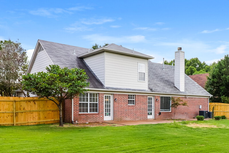 2,095/Mo, 8330 Trondheim Dr Cordova, TN 38018 Rear View