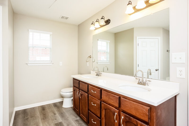2,105/Mo, 1657 Madison Ave Southaven, MS 38671 Main Bathroom View 2
