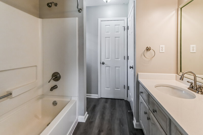 1,775/Mo, 3123 Conger CT W Hernando, MS 38632 Main Bathroom View