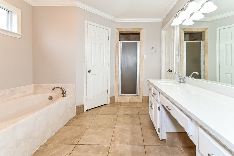 2,375/Mo, 5899 Michaelson Dr Olive Branch, MS 38654 Main Bathroom View 2
