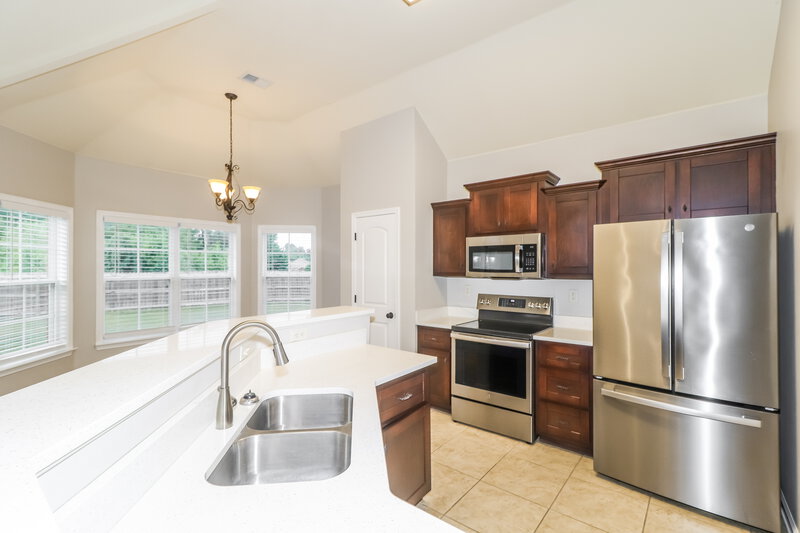 1,970/Mo, 3714 Harvest Tree Cove Southaven, MS 38672 Kitchen View