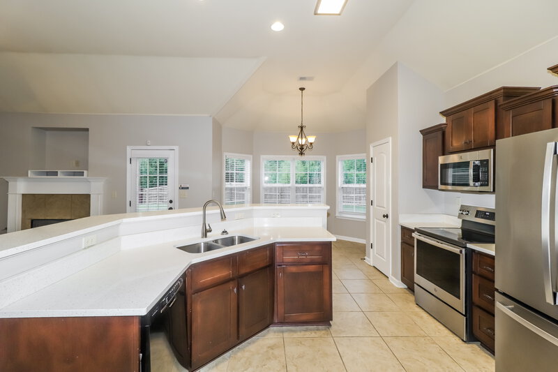 1,970/Mo, 3714 Harvest Tree Cove Southaven, MS 38672 Kitchen View 2
