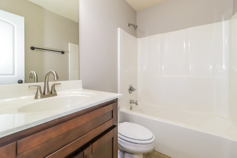 1,970/Mo, 3714 Harvest Tree Cove Southaven, MS 38672 Bathroom View