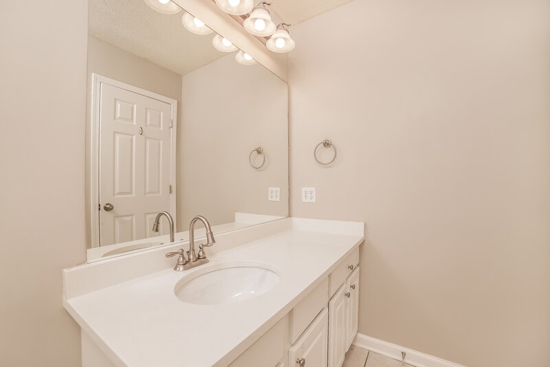 1,910/Mo, 3950 Spring Lakes Cir Olive Branch, MS 38654 Bathroom View