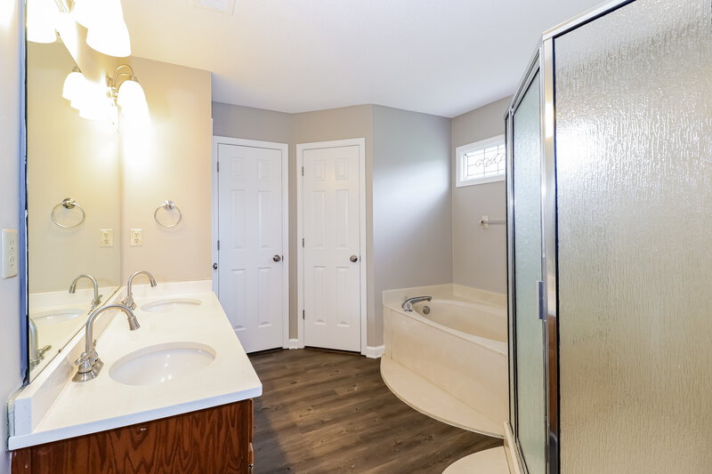 2,040/Mo, 1883 Banstead Dr Cordova, TN 38016 Main Bathroom View