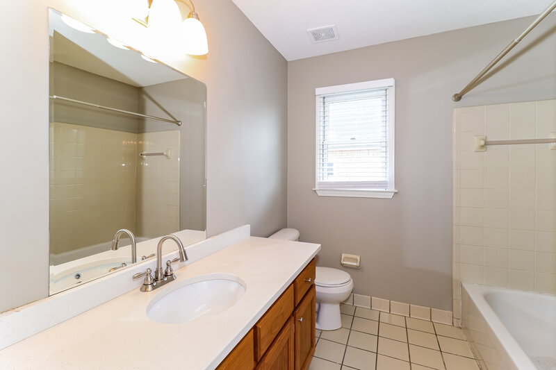 2,040/Mo, 1883 Banstead Dr Cordova, TN 38016 Bathroom View