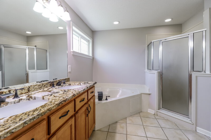 1,955/Mo, 15 Cypress Grove Cove Oakland, TN 38060 Main Bathroom View