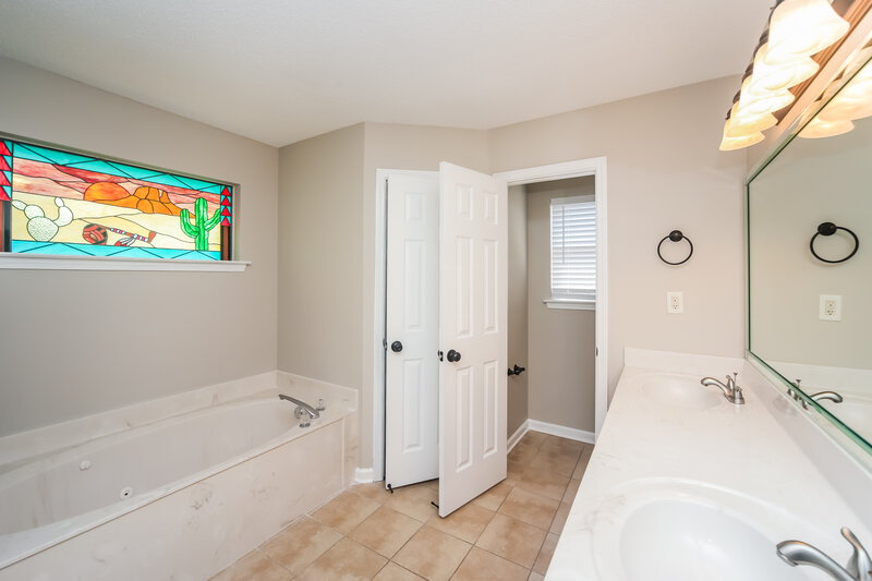 1,875/Mo, 5908 Keebler Drive Southaven, MS 38671 Main Bathroom View
