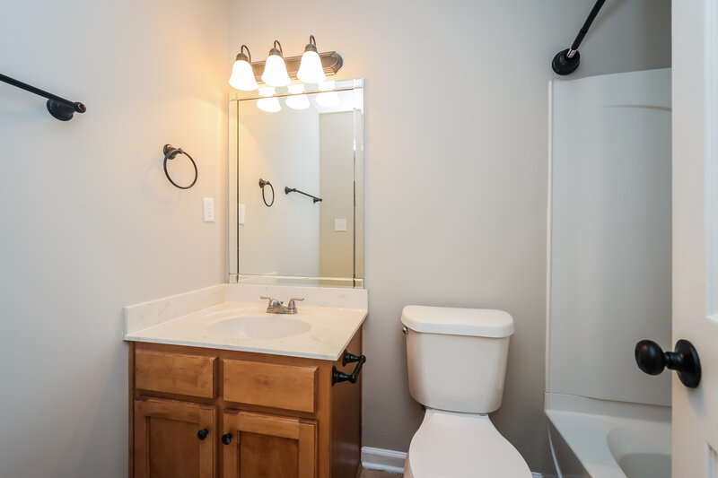 1,875/Mo, 5908 Keebler Drive Southaven, MS 38671 Bathroom View