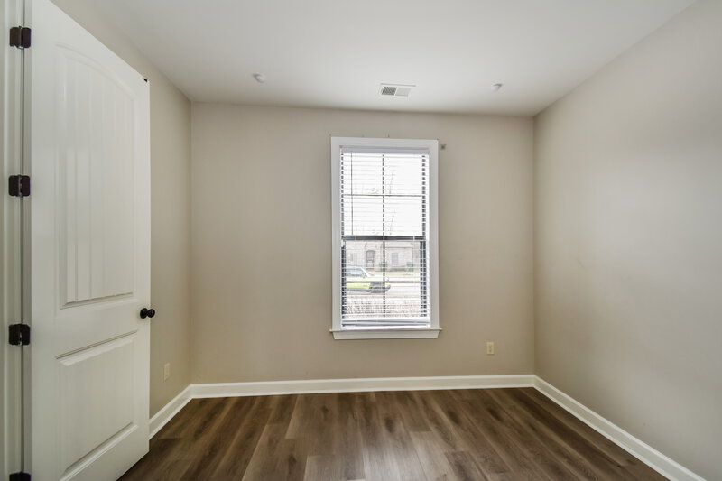 2,375/Mo, 6010 Abigail Bluffs Cove Bartlett, TN 38135 Bedroom View 2