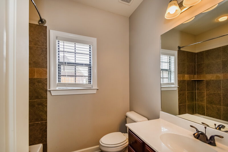 2,375/Mo, 6010 Abigail Bluffs Cove Bartlett, TN 38135 Bathroom View