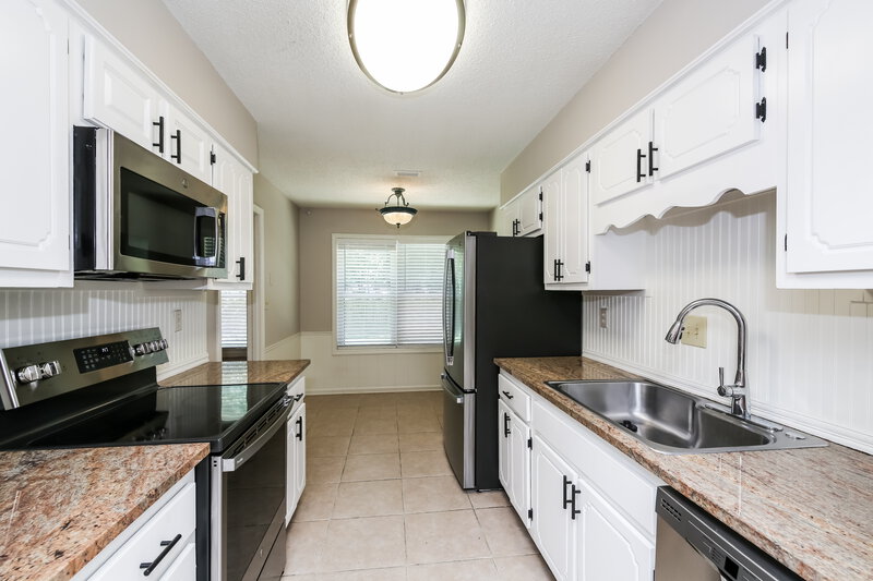 1,845/Mo, 442 Dove Valley Rd Collierville, TN 38017 Kitchen View 2