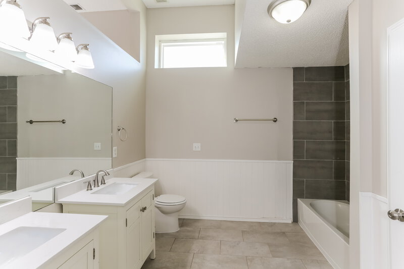 2,360/Mo, 11169 Ewe Turn Dr Arlington, TN 38002 Main Bathroom View