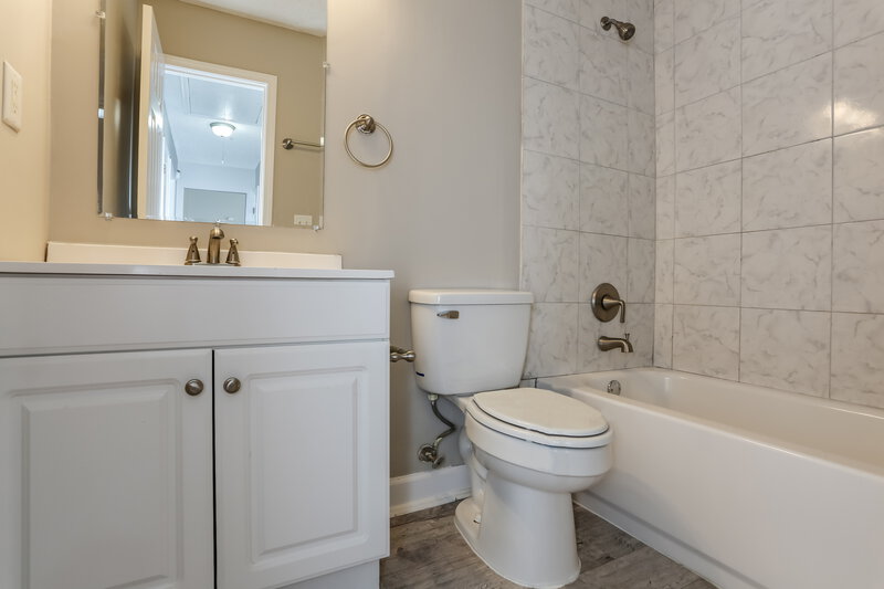 2,360/Mo, 11169 Ewe Turn Dr Arlington, TN 38002 Bathroom View