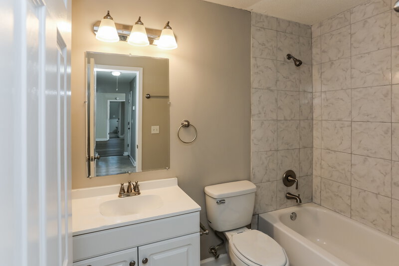 2,360/Mo, 11169 Ewe Turn Dr Arlington, TN 38002 Bathroom View 2