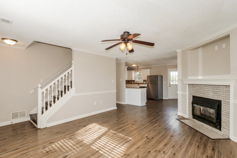 1,800/Mo, 7362 Stonegate Blvd Southaven, MS 38671 Living Room View 2