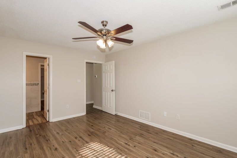 1,800/Mo, 7362 Stonegate Blvd Southaven, MS 38671 Main Bedroom View 2