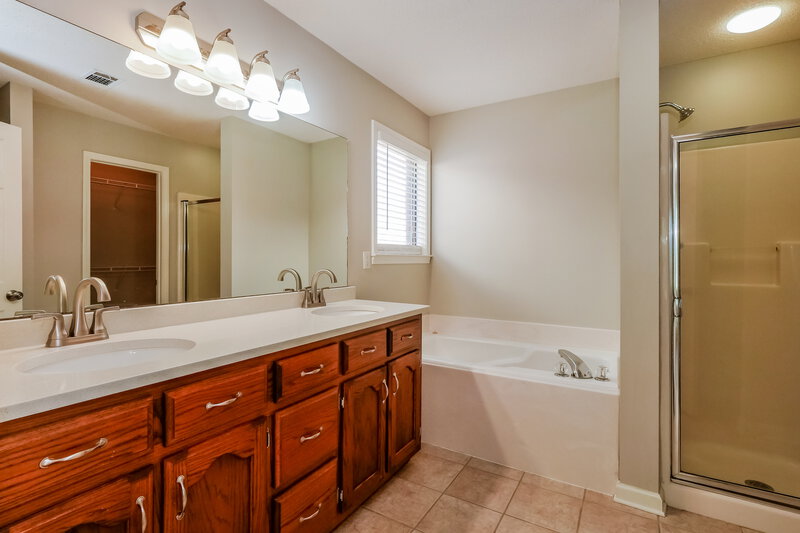2,180/Mo, 7896 Jills Creek Dr Bartlett, TN 38133 Main Bathroom View