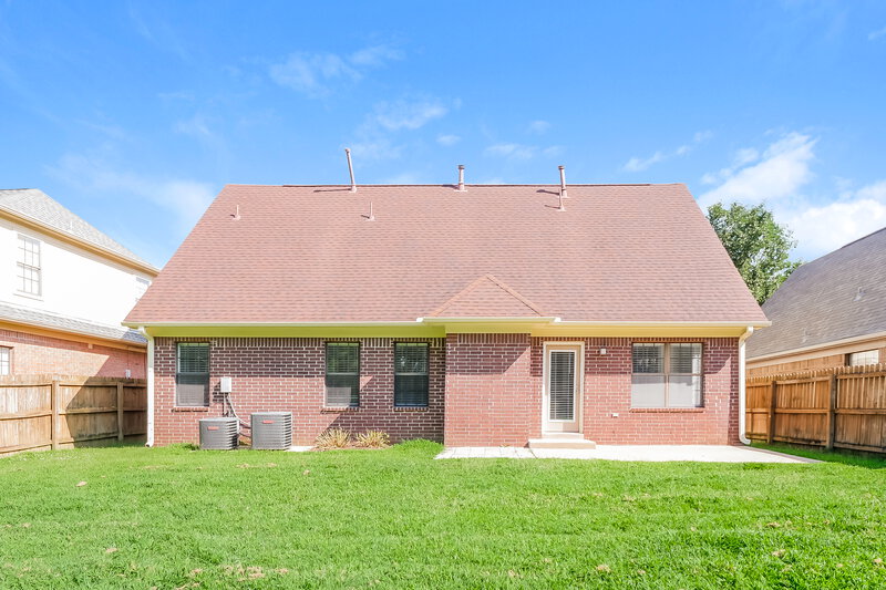 2,180/Mo, 7896 Jills Creek Dr Bartlett, TN 38133 Rear View