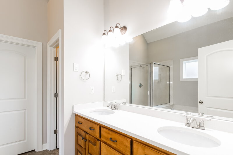 2,175/Mo, 4388 Bloombury St Southaven, MS 38672 Main Bathroom View